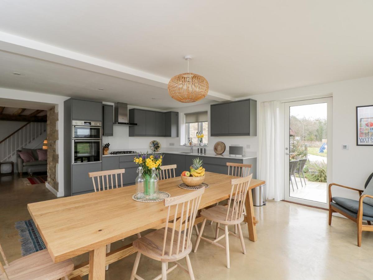 וויטני High Cogges Farm Holiday Cottages מראה חיצוני תמונה
